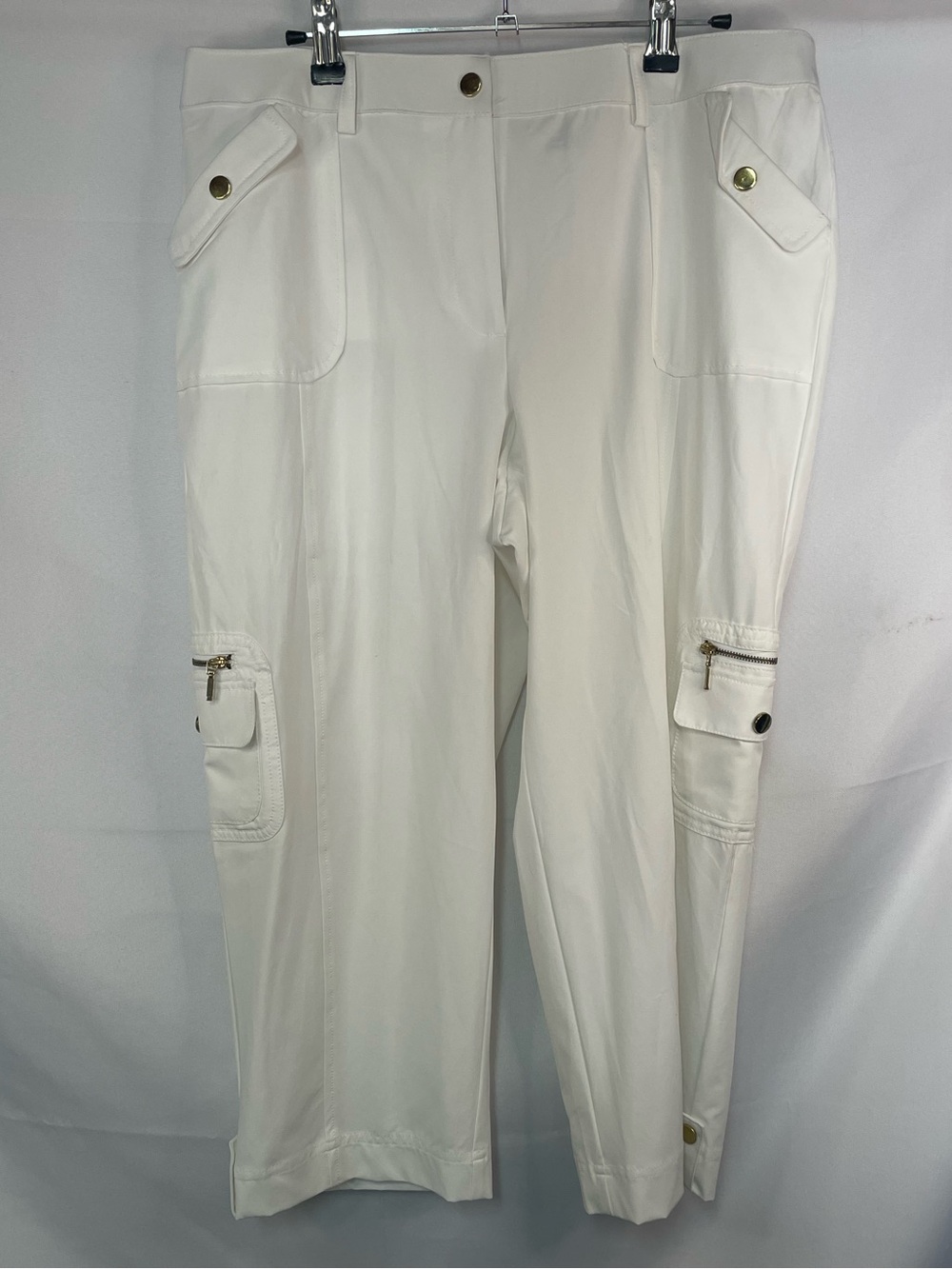 Zenergy white cargo slacks with gold accents, so gorgeous and chic! Size 1.5